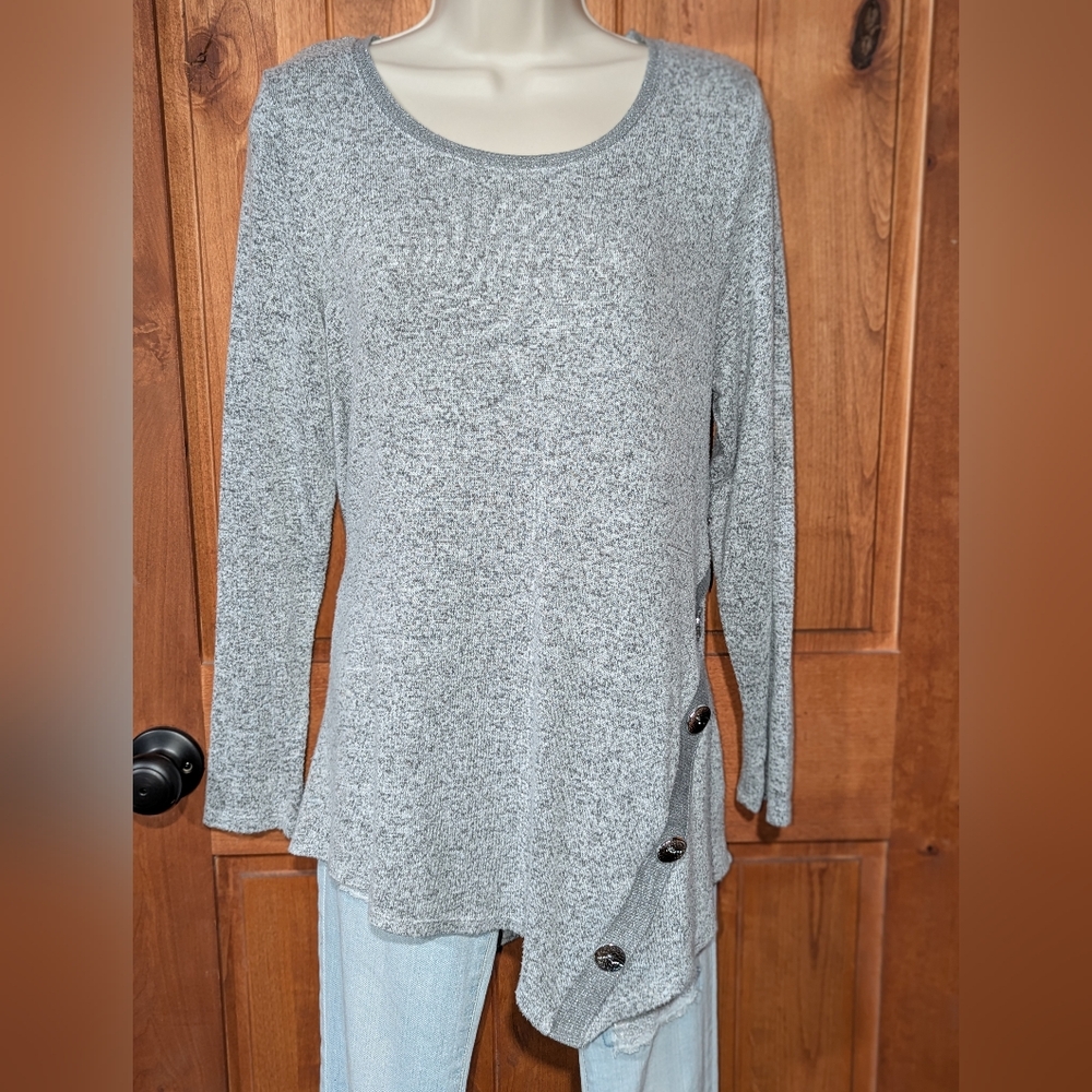89th & Madison Heather Gray Tunic‎ with Button Accents